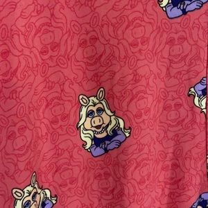 Lularoe Tall & Curvy Miss Piggy Leggings